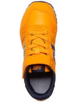 Sneakers in Orange
