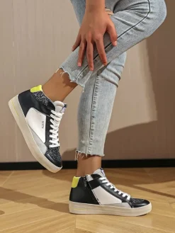 Sneakers in Schwarz/ Weiß/ Grau