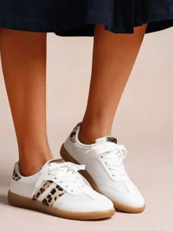 Sneakers in Weiß/ Braun