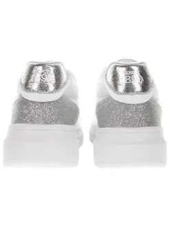 Sneakers in Weiß/ Silber