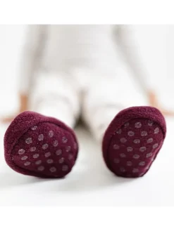 Wollwalk-Babyschühchen in Beere